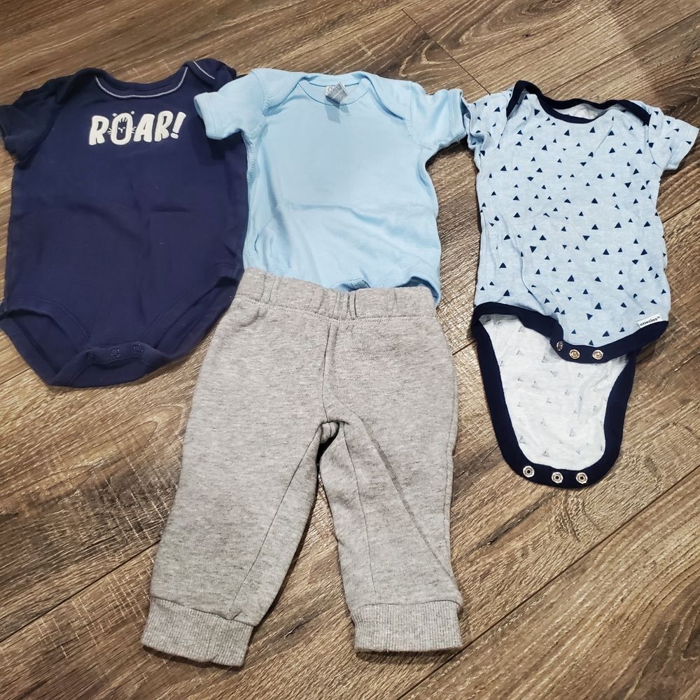 Baby Clothes Set Size 6-12 months 4 Pieces of Clothing
